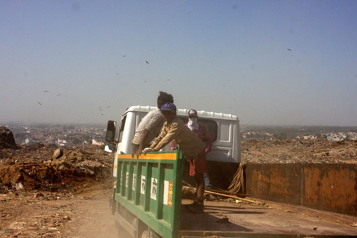 Rui ro nghe boi rac kiem ke sinh nhai o New Delhi-Hinh-12